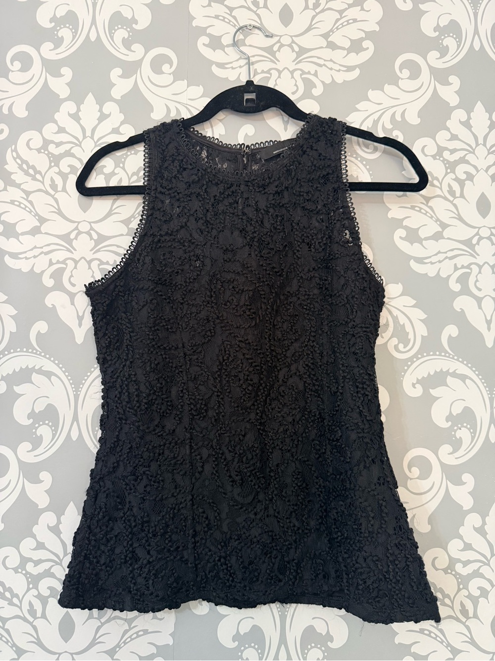 💫4/$25 • White House Black Market Lace Overlay Sleeveless Top